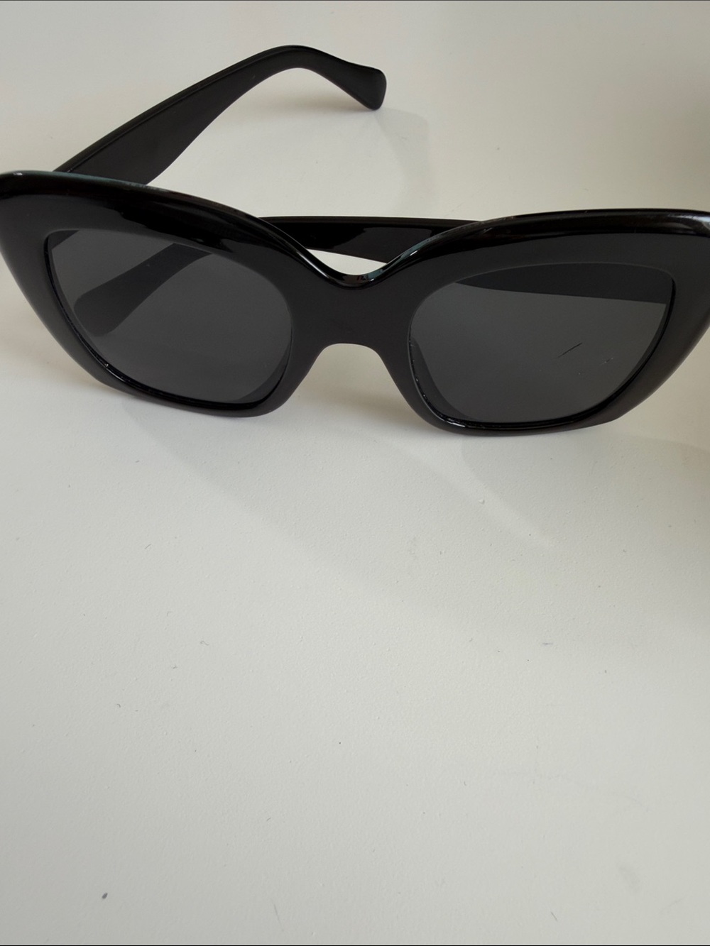 Black Cat Eye Women's Sunglasses - Stylish UV Shades